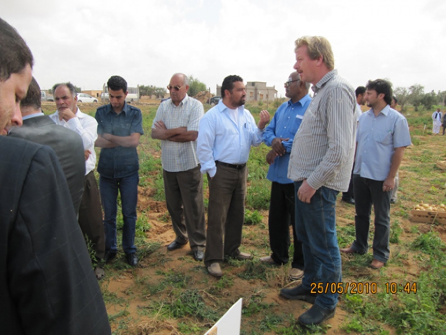 اليوم الحقلي الأرشادي لشركة ندى ليبيا 2010